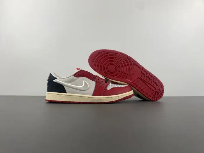 Trophy Room x Air Jordan 1 Low OG “Rookie Card: Home” 
