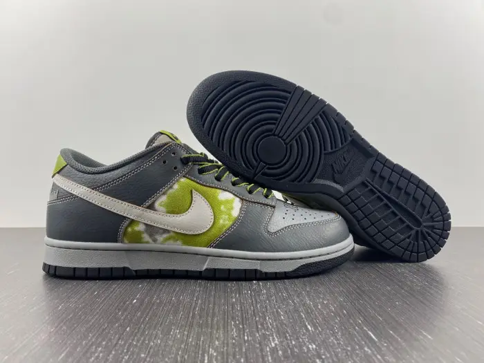 Nike SB Dunk Low HUF Wait, What!? (Friends and Family)  CEFEC898