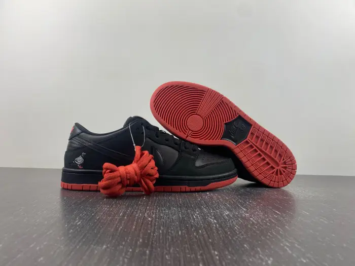 Nike SB Dunk Low Black Pigeon 