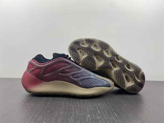 Adidas  Yeezy 700 V3 Fade Carbon  BBE1521