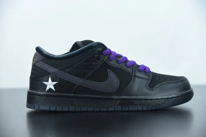 Familia X Nike SB Dunk Low "First Avenue" 