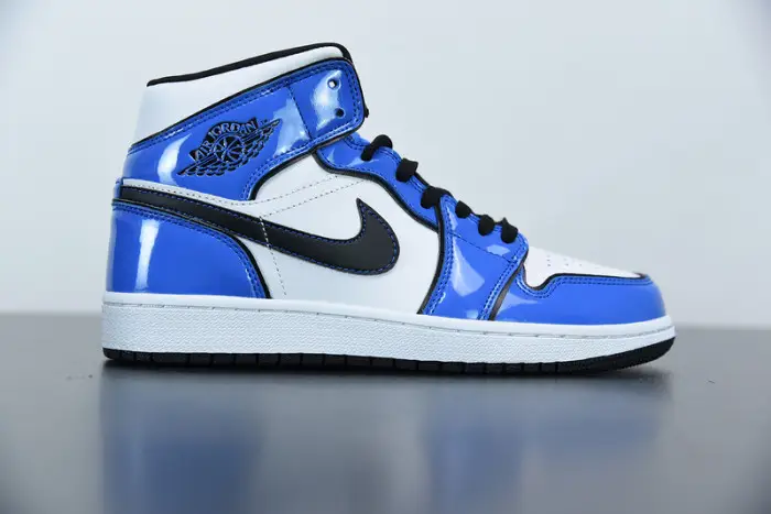 Air Jordan 1 Mid Signal Blue 
