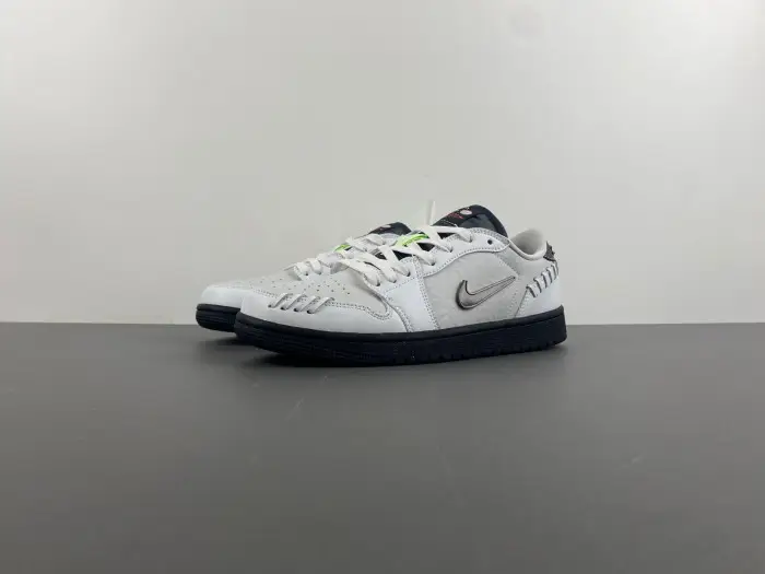 (WMNS) Air Jordan 1 MM Low 'Phantom Dust Metallic Dark Grey' 