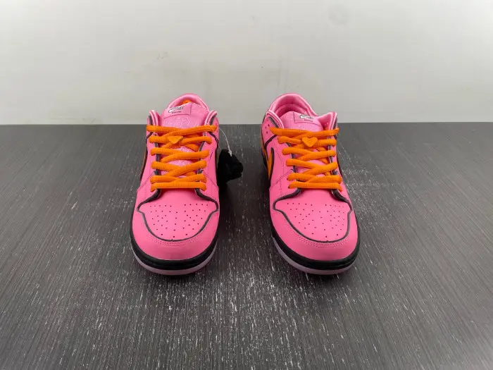 The Powerpuff Girls x Nike SB Dunk Low “Blossom” 