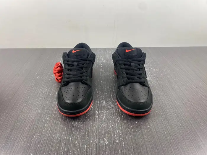 Nike SB Dunk Low Black Pigeon 