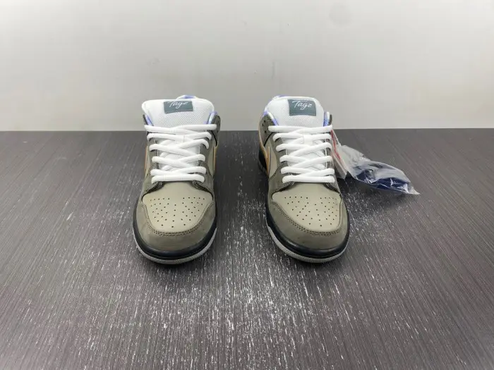 Concepts  x Nike SB Dunk Low Grey Lobster 