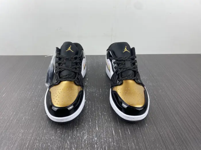 Jordan 1 Low SE Gold Toe (GS) - 