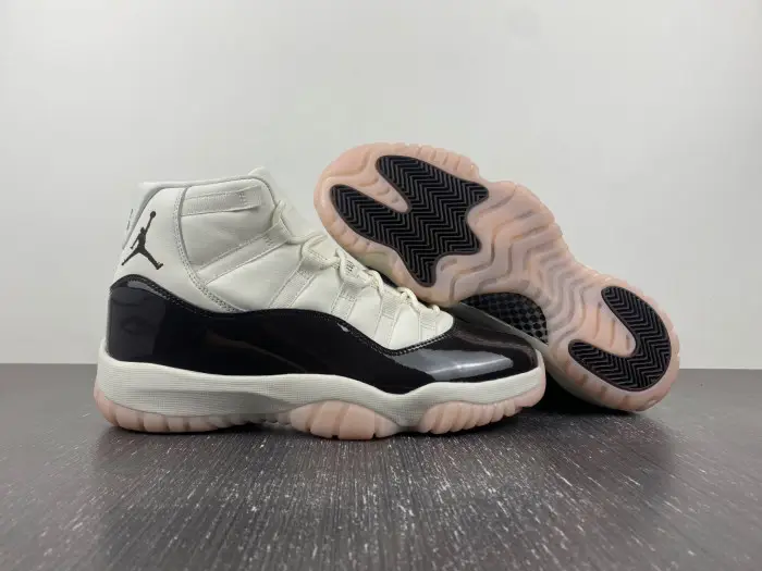 Air Jordan 11 WMNS "Neapolitan" 