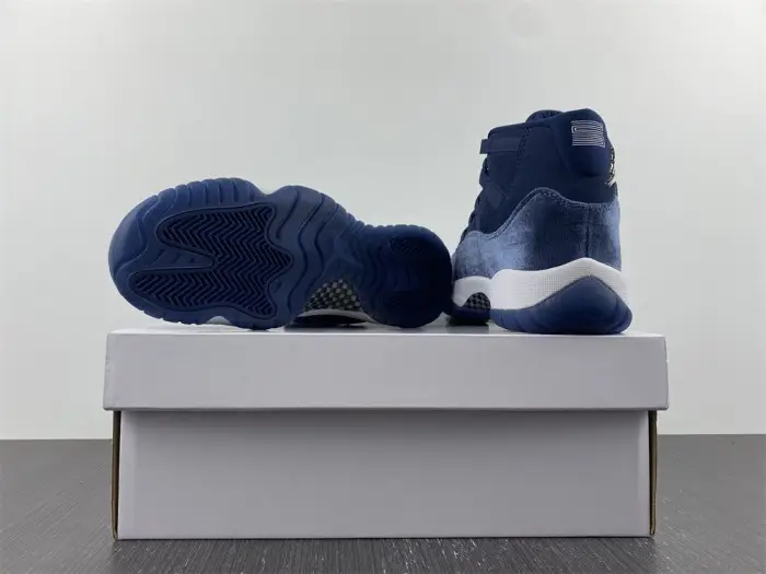 Air Jordan 11 Velvet “Midnight Navy” 