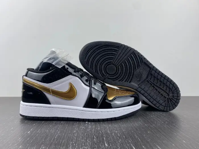 Jordan 1 Low SE Gold Toe (GS) - 