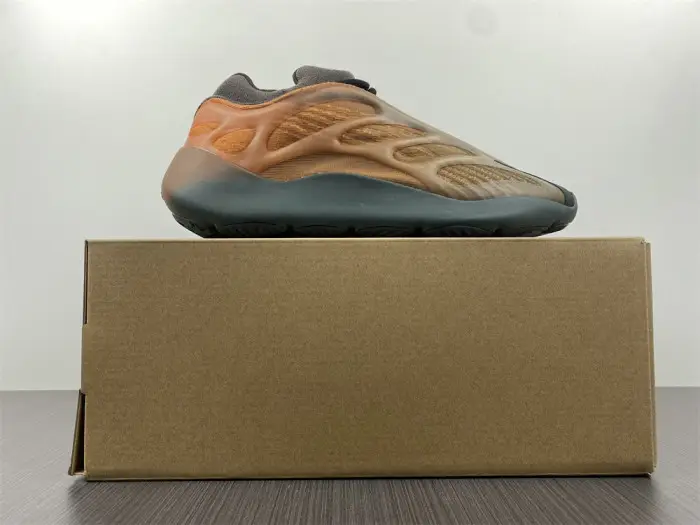 Adidas Yeezy Boost 700 V2 