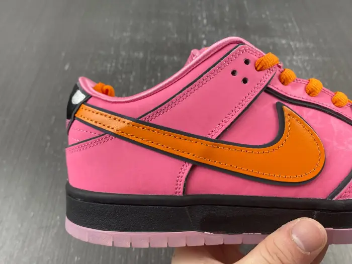 The Powerpuff Girls x Nike SB Dunk Low “Blossom” 