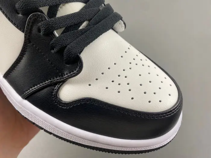 Air Jordan 1 Mid Black Toe “Gym Red” 