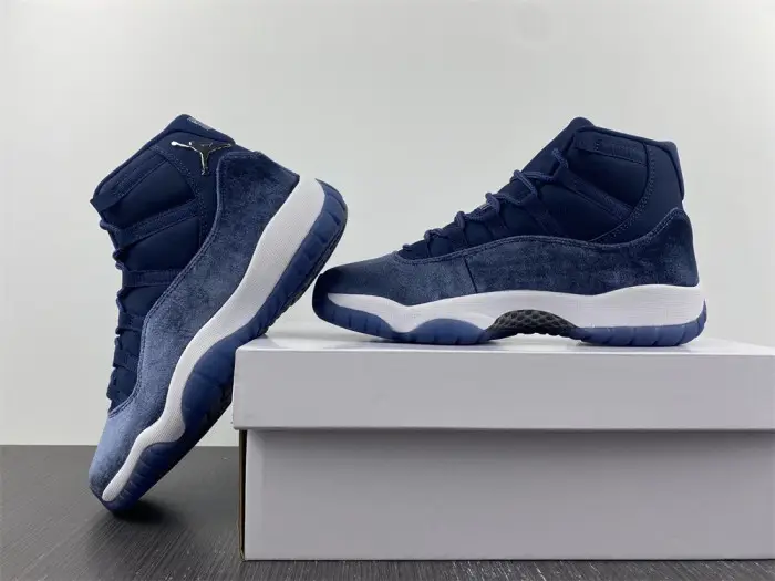 Air Jordan 11 Velvet “Midnight Navy” 
