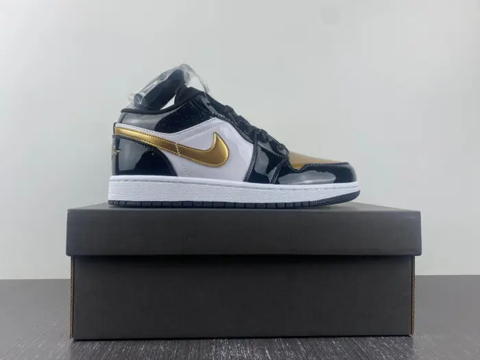 Jordan 1 Low SE Gold Toe (GS) - 