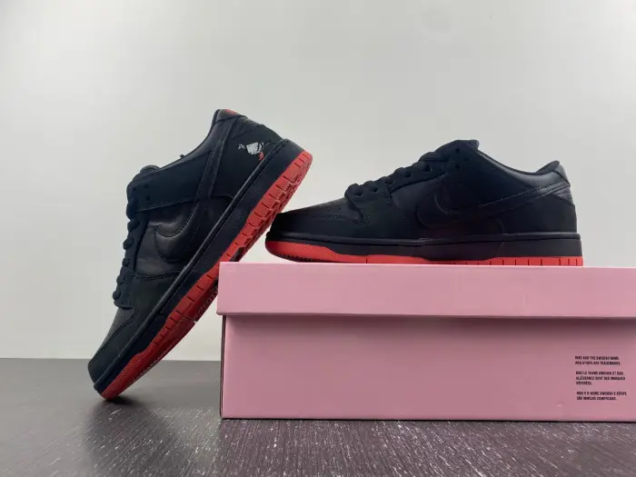 Nike SB Dunk Low Black Pigeon 