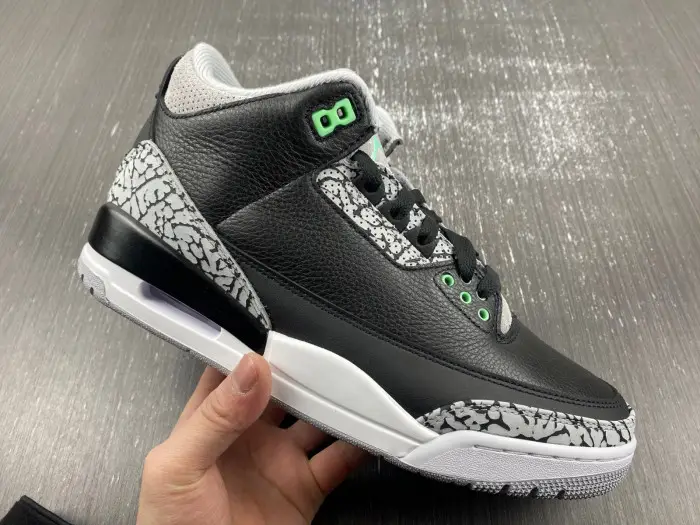 Air Jordan 3 "Black Green Glow" 