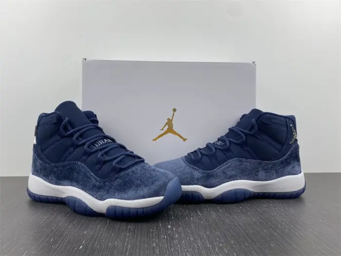 Air Jordan 11 Velvet “Midnight Navy” 