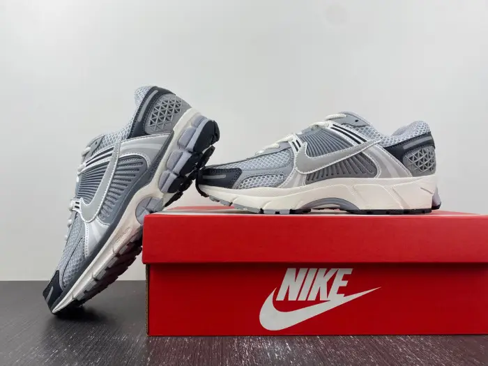 Nike Zoom Vomero 5 Wolf Grey Cool Grey 