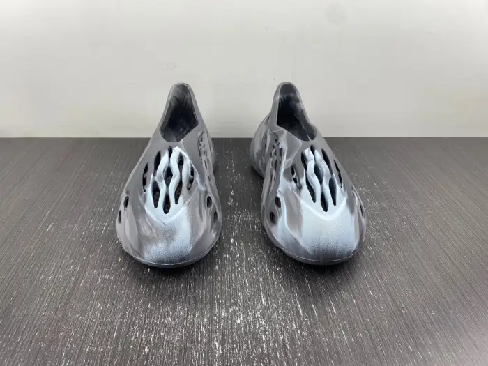 Adidas Yeezy Foam RNNR “MX Granite” 