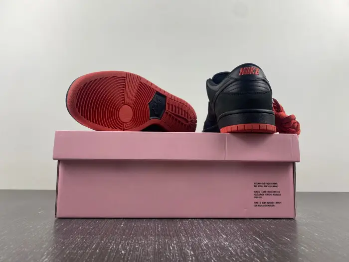 Nike SB Dunk Low Black Pigeon 