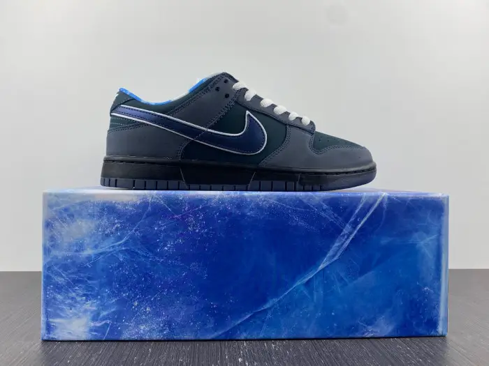 CONCEPTS X NIKE SB DUNK LOW Blue Lobster 