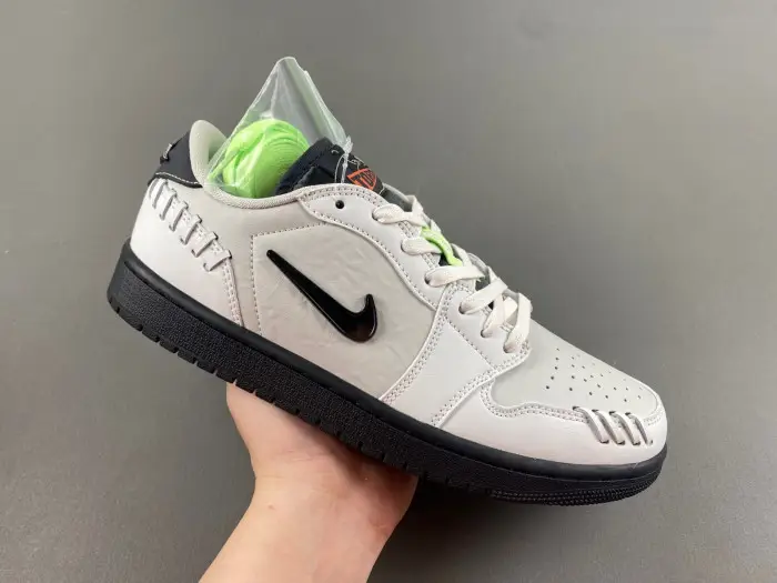 (WMNS) Air Jordan 1 MM Low 'Phantom Dust Metallic Dark Grey' 