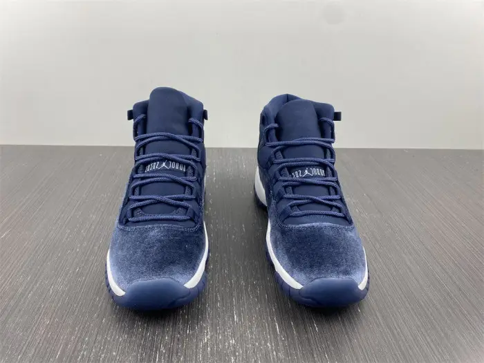 Air Jordan 11 Velvet “Midnight Navy” 