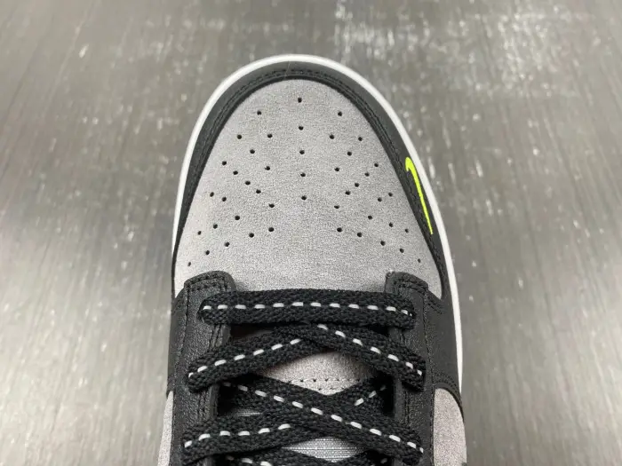Nike Dunk Low Black Grey Green Strike 