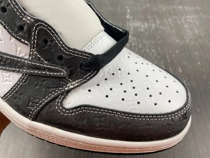 Air Jordan 1 Retro Low LV Panda 