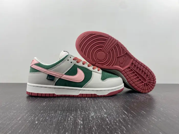 Nike Dunk Low SE All Petals United Fir Green 
