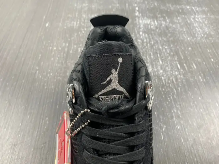 AIR JORDAN 4 