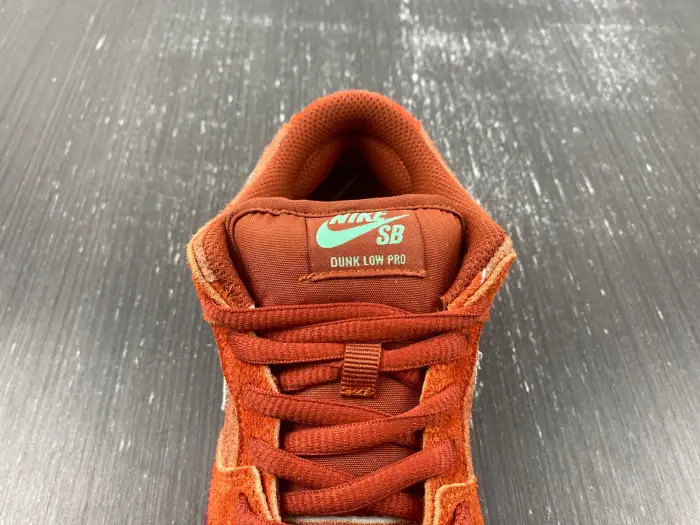Nike SB Dunk Low Mystic Red 