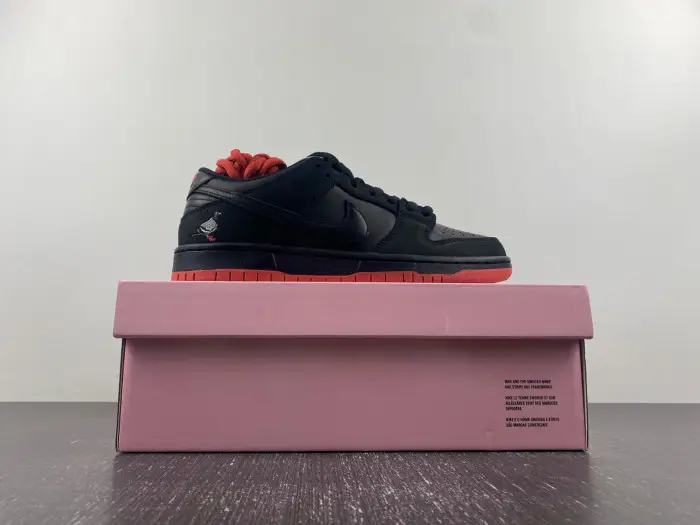 Nike SB Dunk Low Black Pigeon 