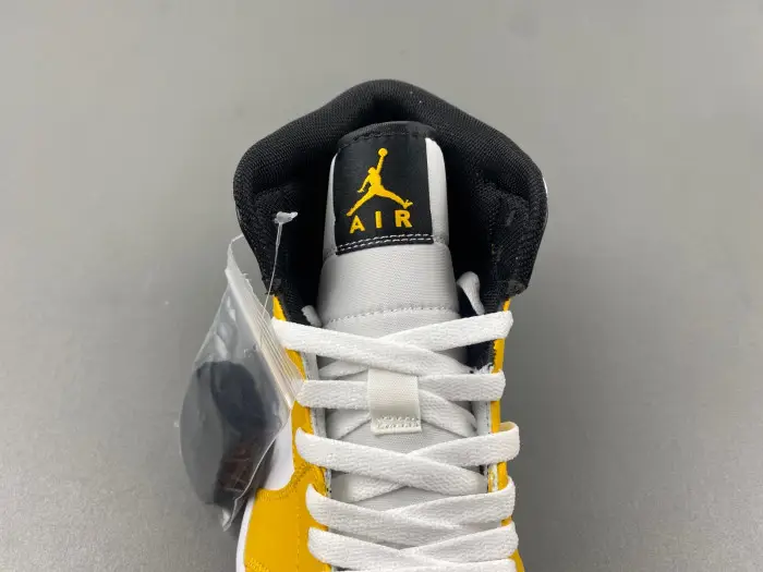 Air Jordan 1 Mid "Yellow Ochre" - product 