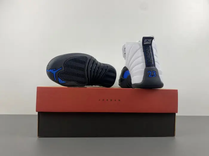 Air Jordan 12 