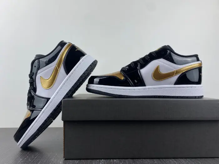 Jordan 1 Low SE Gold Toe (GS) - 