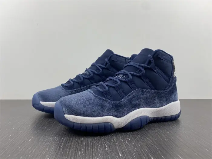 Air Jordan 11 Velvet “Midnight Navy” 