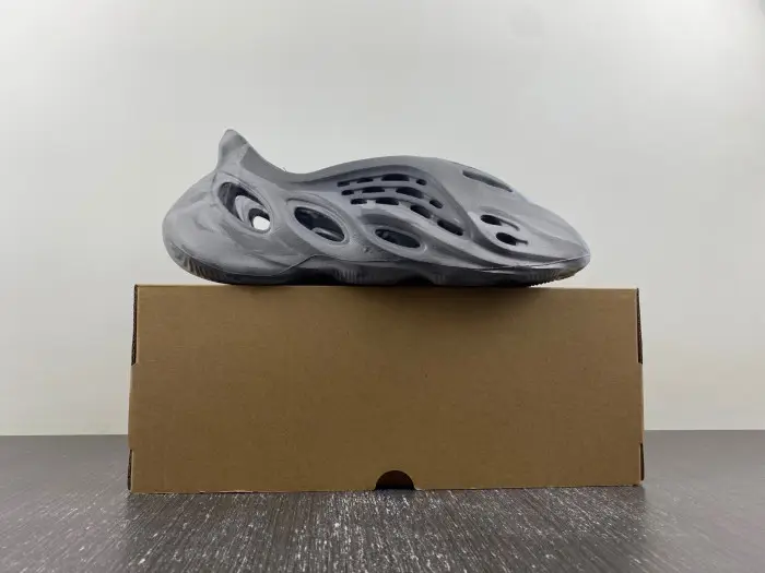 Adidas Yeezy Foam RNNR “MX Granite” 