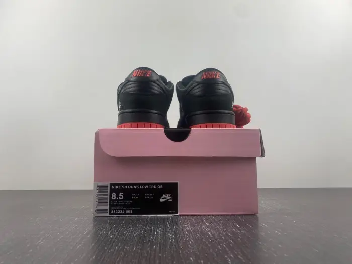 Nike SB Dunk Low Black Pigeon 