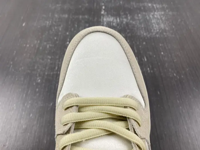 NIKE SB DUNK LOW CITY OF LOVE COCONUT MILK 
