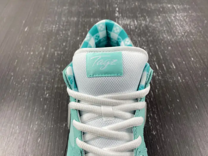 Concepts x TIFFANY CO. x Nike SB Dunk Low 