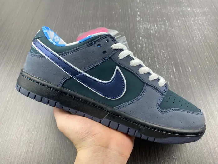 CONCEPTS X NIKE SB DUNK LOW Blue Lobster 