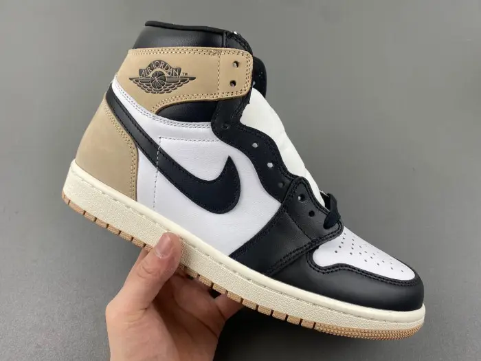 Air Jordan 1 High OG WMNS "Latte" 