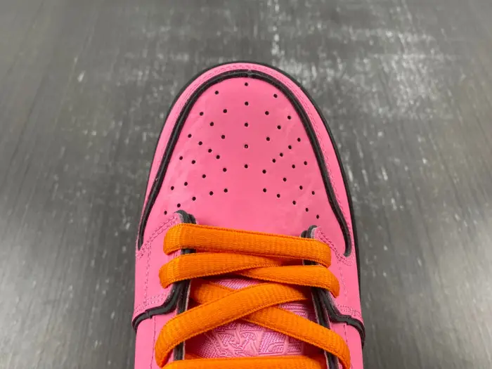 The Powerpuff Girls x Nike SB Dunk Low “Blossom” 