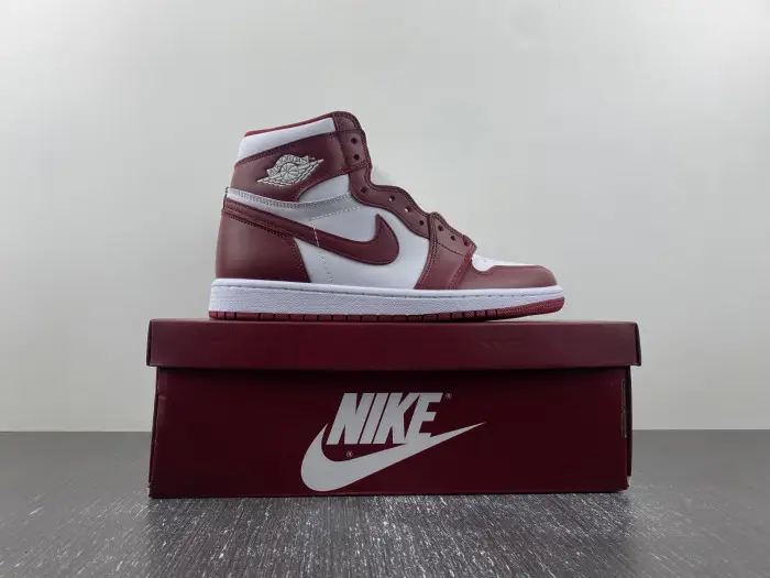 Air Jordan 1 High OG Team Red 