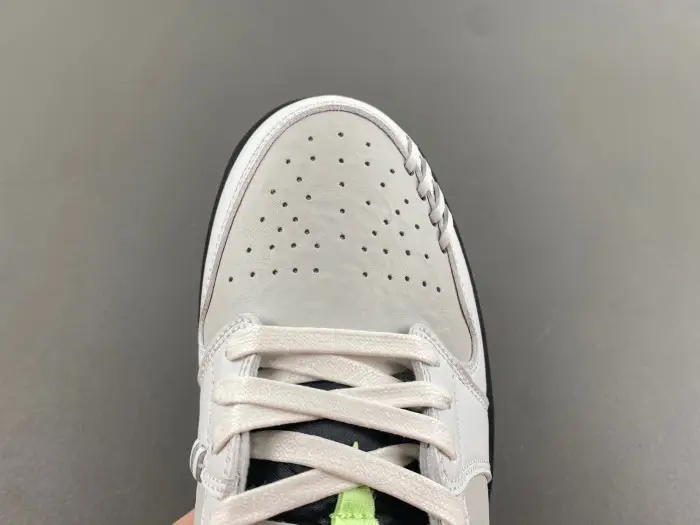 (WMNS) Air Jordan 1 MM Low 'Phantom Dust Metallic Dark Grey' 