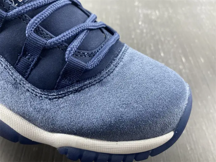 Air Jordan 11 Velvet “Midnight Navy” 