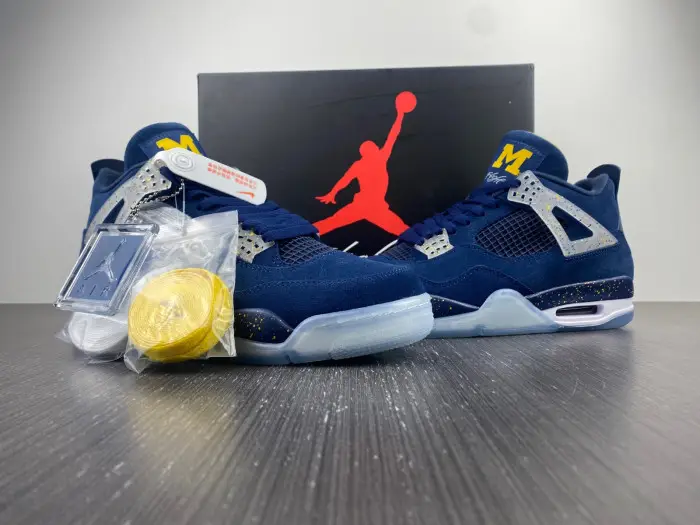 Air Jordan 4 Retro 'Michigan Wolverines' PE 