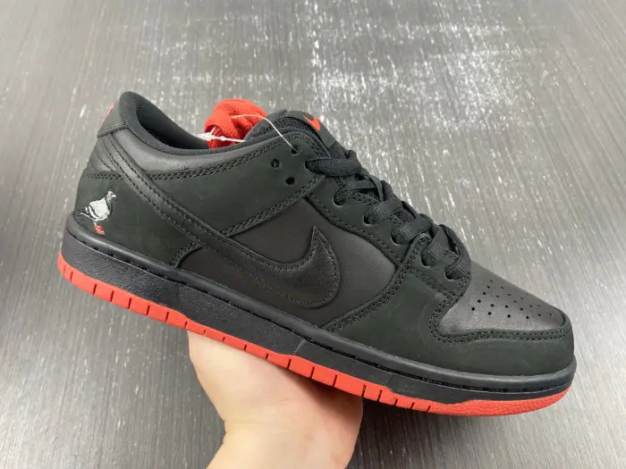 Nike SB Dunk Low Black Pigeon 